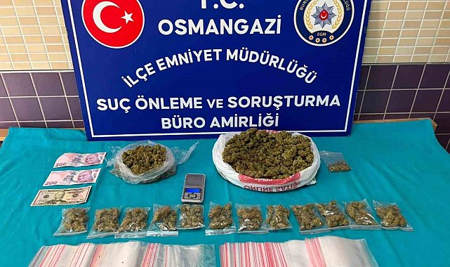 Bursa'da uyuşturucu operasyonu: 1 kiloya yakın esrar ele geçirildi, 4 şüpheli yakalandı
