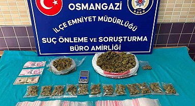 Bursa'da uyuşturucu operasyonu: 1 kiloya yakın esrar ele geçirildi, 4 şüpheli yakalandı