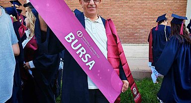 Bursa'nın aile hekimi Dr. Ahmet Kartal, 10'uncu diplomasını Eskişehir'de aldı