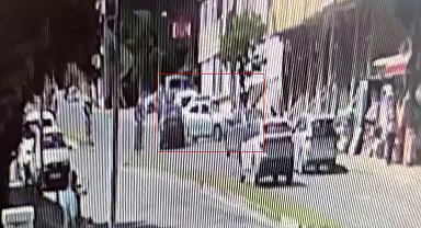Büyükçekmece'de ehliyetsiz sürücü durağa daldı: 1 ağır yaralı