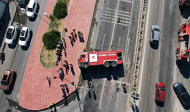 Büyükçekmece'de yangına giden itfaiye aracı devrildi: 2 yaralı