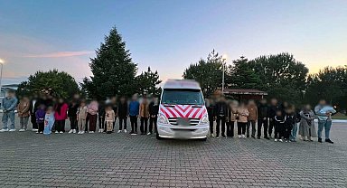 Çanakkale'de 33 kaçak göçmen ile 2 organizatör yakalandı