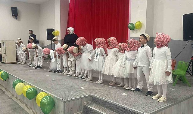 Çavdarhisar'da 4-6 Yaş Kur'an Kursu öğrencilerinden yılsonu gösterisi