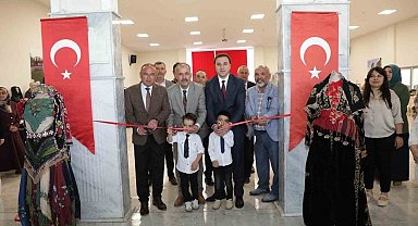 Çavdarhisar'da yılsonu sergisi açıldı