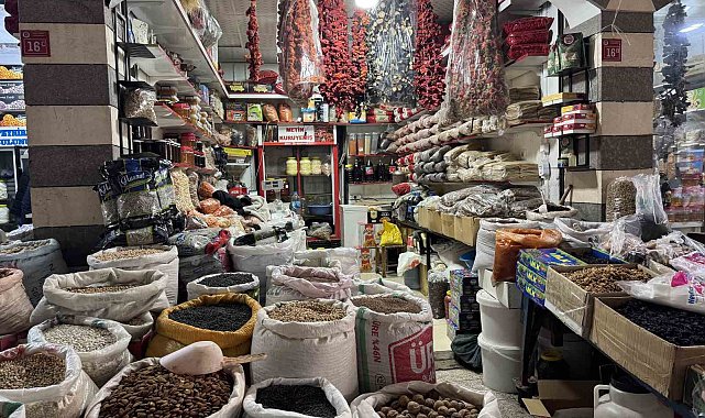 Çermik kuruyemiş pazarına yoğun ilgi