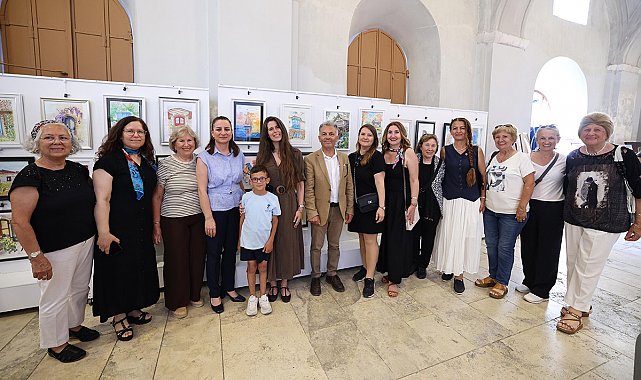 Çeşme Halk Eğitim Merkezi'nden yıl sonu sergisi