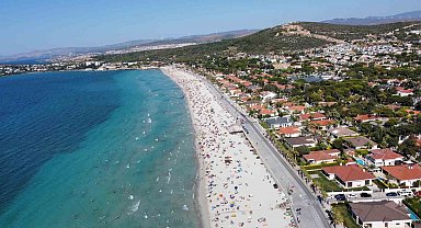 Çeşme'de bayram tatilinde nüfus 1 milyona dayandı, yüz binlerce araç akın etti
