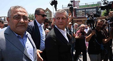 CHP Grup Başkanı Özel, Selahattin Demirtaş'ın selamını Diyarbakırlılara iletti