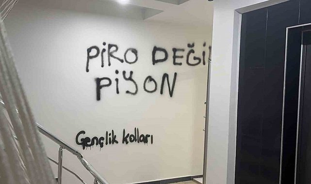 CHP Kayseri İl Başkanlığı binasının duvarlarına boyayla yazılar yazıldı