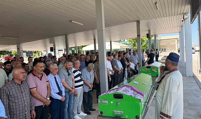 Cinnet kurbanı anne ve kızı defnedildi