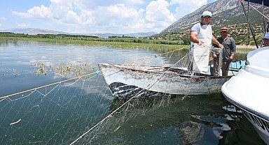 Çivril Işıklı Baraj Gölü'nde kaçak avcılığa karşı denetim gerçekleştirildi