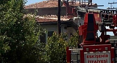 Çocuğun oynadığı ateş evi yaktı