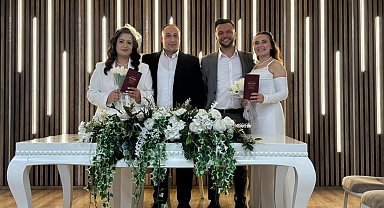 Çocukluk arkadaşları aynı gün evlenip, birbirlerinin nikah şahidi oldu