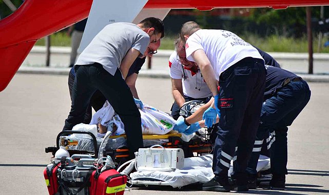 Çorum'da balkondan düşen çocuk ağır yaralandı, ambulans helikopterle Ankara'ya sevk edildi