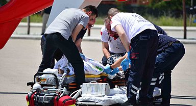 Çorum'da balkondan düşen çocuk ağır yaralandı, ambulans helikopterle Ankara'ya sevk edildi