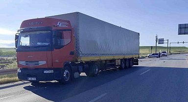 Çorum'da otomobil ile tır kavşakta çarpıştı: 4 yaralı