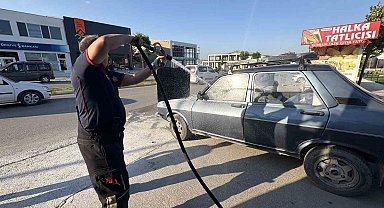 Çorum'da otomobilde çıkan yangını vatandaşlar söndürdü