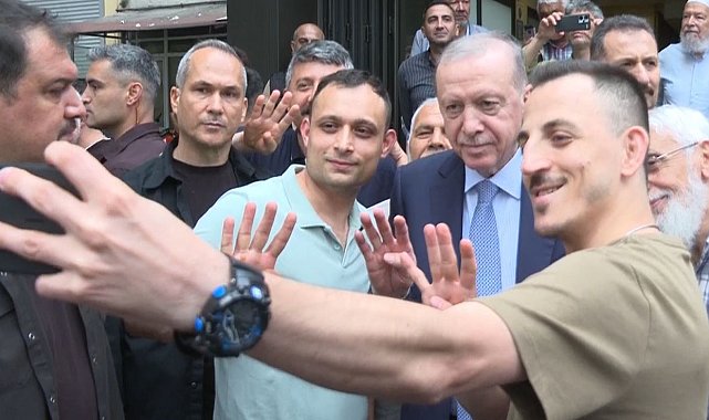 Cumhurbaşkanı Erdoğan Beyoğlu'nda vatandaşlarla buluştu
