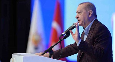 Cumhurbaşkanı Erdoğan: "Cahil, geri kafalı bazı fosiller çıkıyor, başörtüsüne, başörtülüye kin kusuyor"