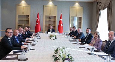 Cumhurbaşkanı Yardımcısı Yılmaz, Cumhurbaşkanlığı Ekonomi Politikaları Kurulu üyeleriyle bir araya geldi