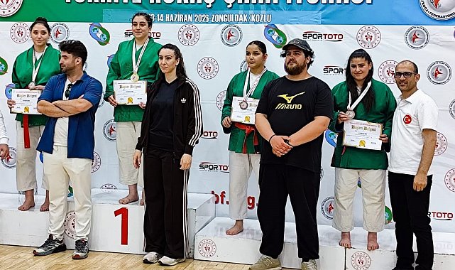 Cumhuriyet Anadolu Lisesi öğrencilerinden tarihi başarı