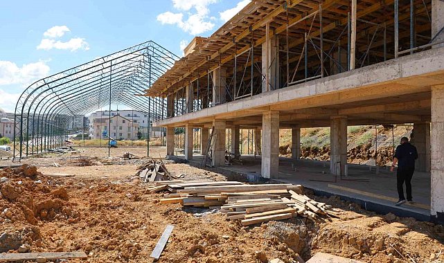 Darıca'da 100 milyon lira destekli spor kompleksinin inşası sürüyor