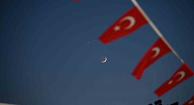 Demirci semalarında mest eden görüntü: Hilal ve yıldız yan yana