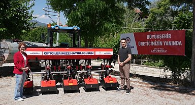 Denizli Büyükşehirden Bozkurtlu üreticilere çapa makinesi desteği