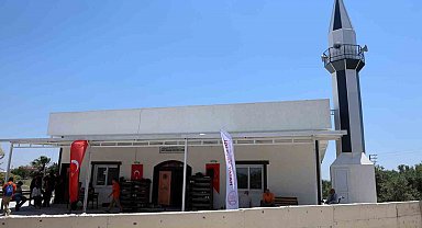 Depremin ardından inşa edilen 129'uncu cami olan 'Akçaova Kenan Güngör Camii' ibadete açıldı