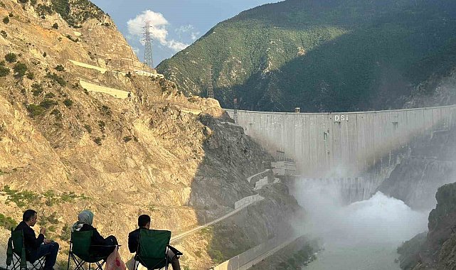 Deriner Barajı'nda 7 yıl aradan sonra kapaklar açıldı