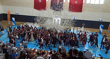Devrek Hamidiye Anadolu lisesinden mezuniyet töreni