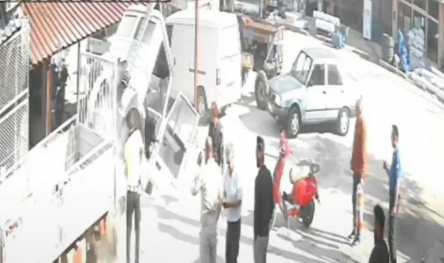 Devriye görevindeki polis memuru yanan kamyonete müdahale edip söndürdü