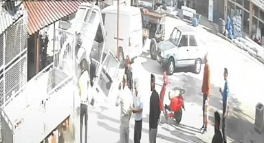 Devriye görevindeki polis memuru yanan kamyonete müdahale edip söndürdü