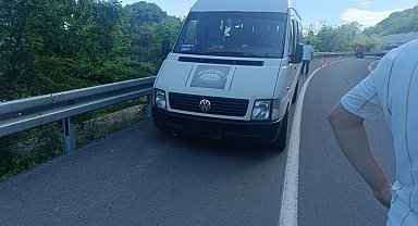 Direksiyon başında kalp krizi geçirdi: Şoför hayatını kaybetti, yolcular kurtuldu
