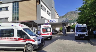 Diyarbakır'da trafik kazası: Anne ve oğlu hayatını kaybetti, 4 kişi yaralandı