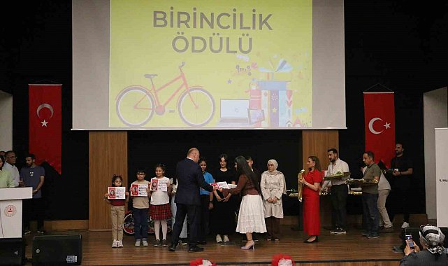 Diyarbakırlı öğrenciler ödüllerini aldı