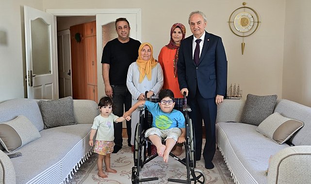 Doğuştan engelli Kerem'in karne mutluluğu tekerlekli sandalye ile taçlandı