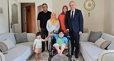 Doğuştan engelli Kerem'in karne mutluluğu tekerlekli sandalye ile taçlandı