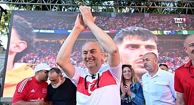 Dokumapark'ta milli heyecan: Antalyalılar Kepez'de dev ekranda buluştu