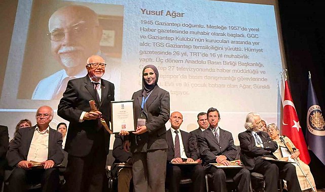 Duayen Gazeteci Ağar'a "Meslekte 50 Yıl Onur Ödülü" verildi