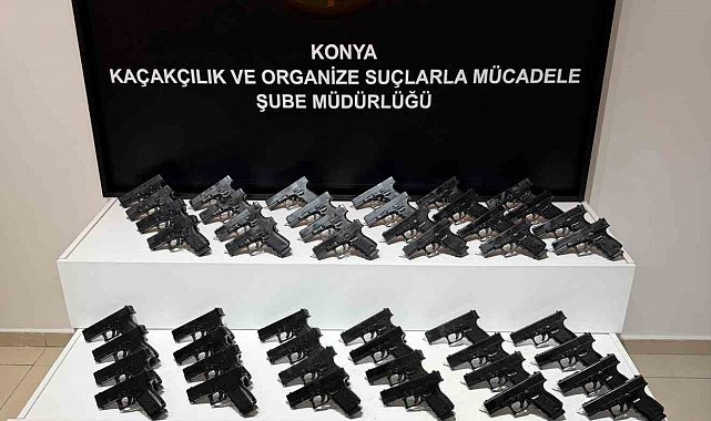 Durdurulan araçtan 65 ruhsatsız tabanca çıktı