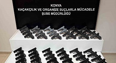 Durdurulan araçtan 65 ruhsatsız tabanca çıktı