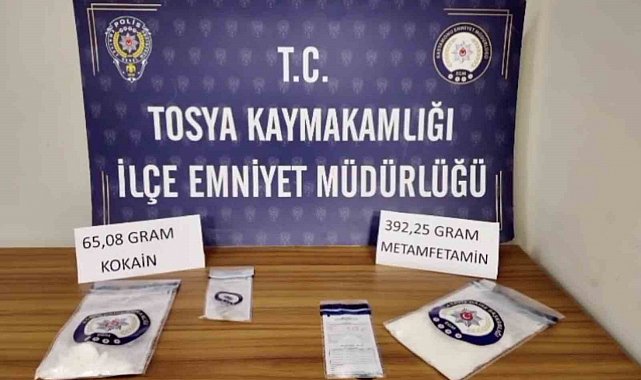 Durdurulan araçtan uyuşturucu çıktı: 2 tutuklama