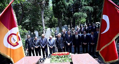 Dursun Özbek, Ali Sami Yen ve Süleyman Seba'nın kabrini ziyaret etti