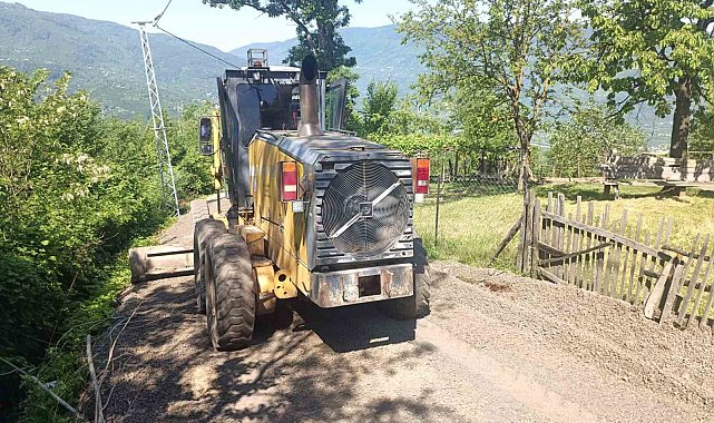 Düzce'de köy yollarında çalışmalar sürüyor