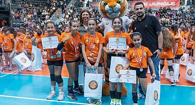 Eczacıbaşı Spor Kulübü Mini Voleybol Şenliği gerçekleşti
