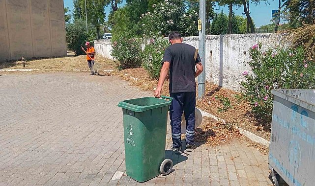 Efeler Belediyesi'nden gıda çarşısında temizlik çalışması
