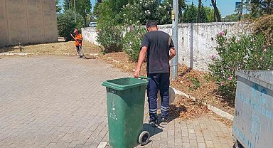 Efeler Belediyesi'nden gıda çarşısında temizlik çalışması