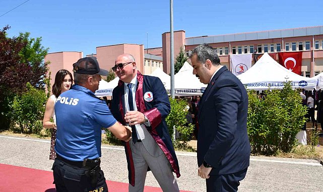 Eğitimin yaşı yok: 56 yaşında diploma aldı
