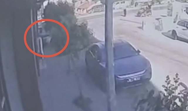 Ehliyetsiz gencin kullandığı otomobil motosiklet mağazasına daldı: 2,3 milyonluk zarar meydana geldi